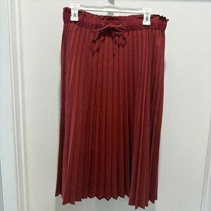 Red pleated midi skirt - Size M from Athleta
